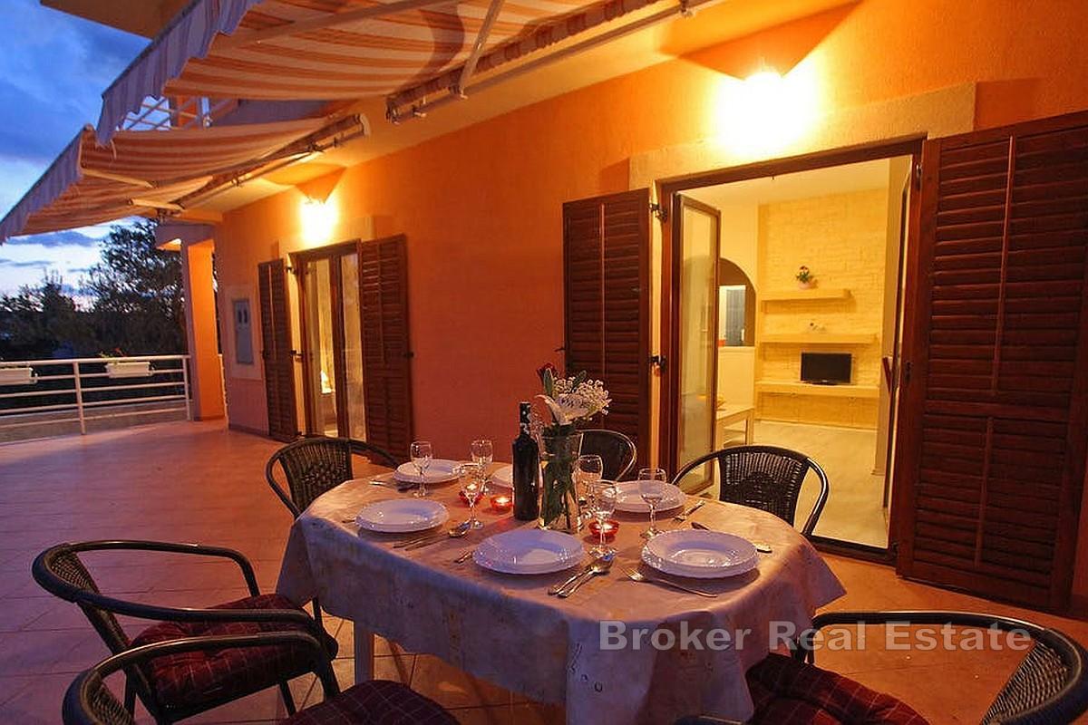 Palazzina a due piani vicino alla spiaggia