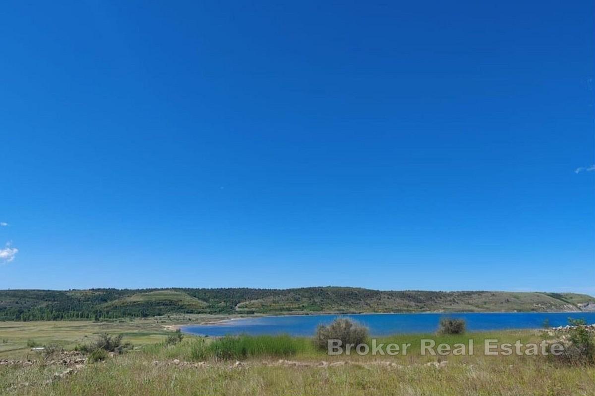 Stavební pozemek s výhledem na moře