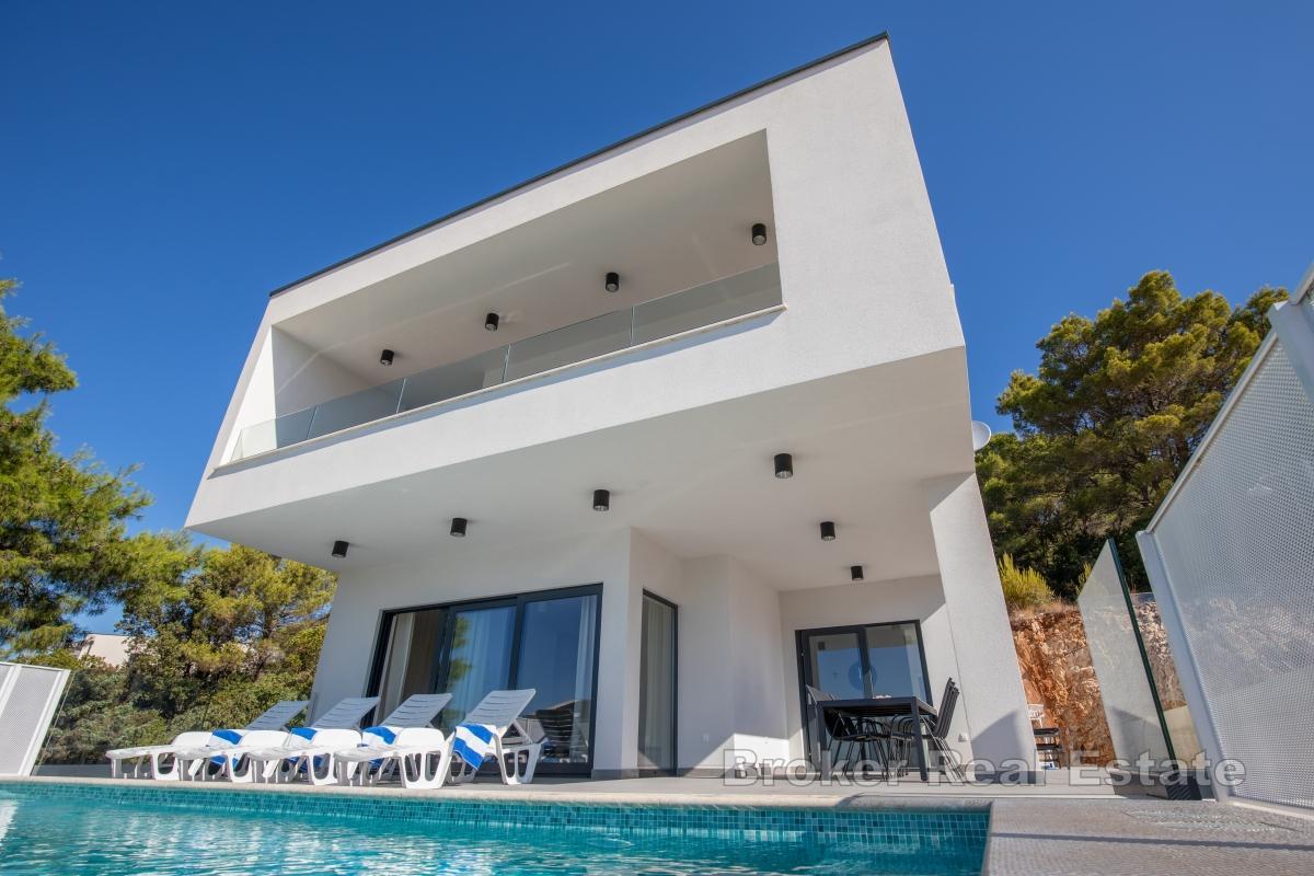 Moderne Villa mit Pool in Meeresnähe