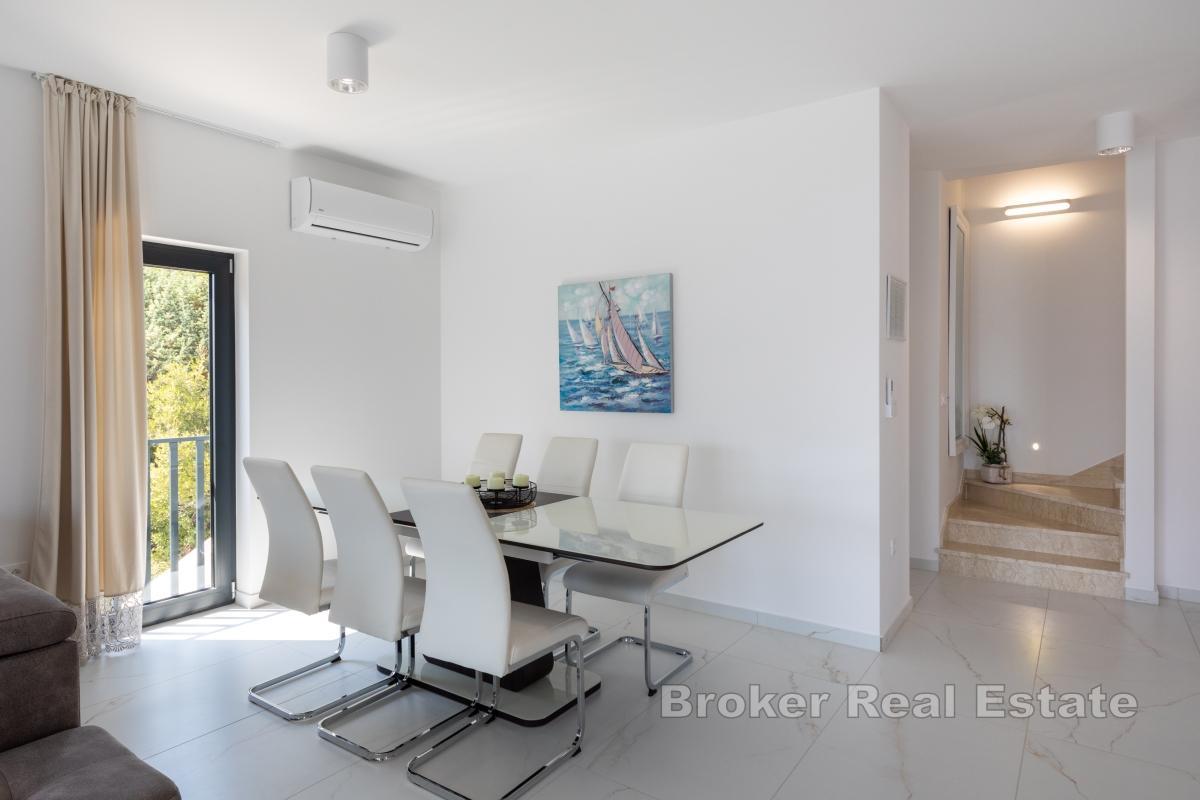 Nowoczesna willa z basenem blisko morza