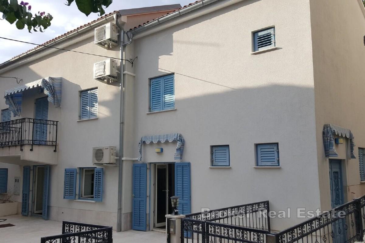 Casa a tre piani vicino al lungomare