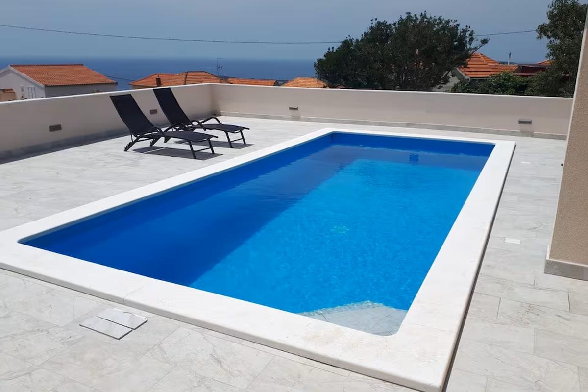 Casa con vista mare e piscina