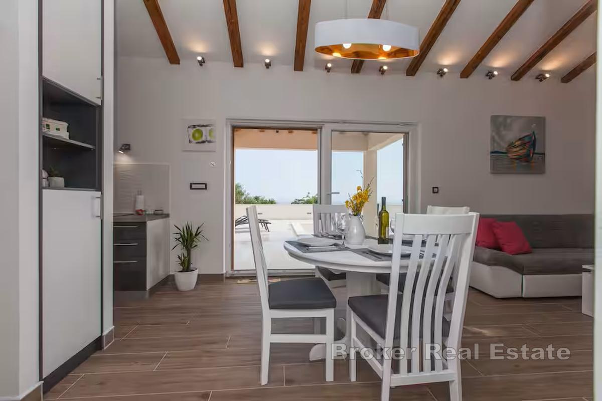 Casa con vista mare e piscina