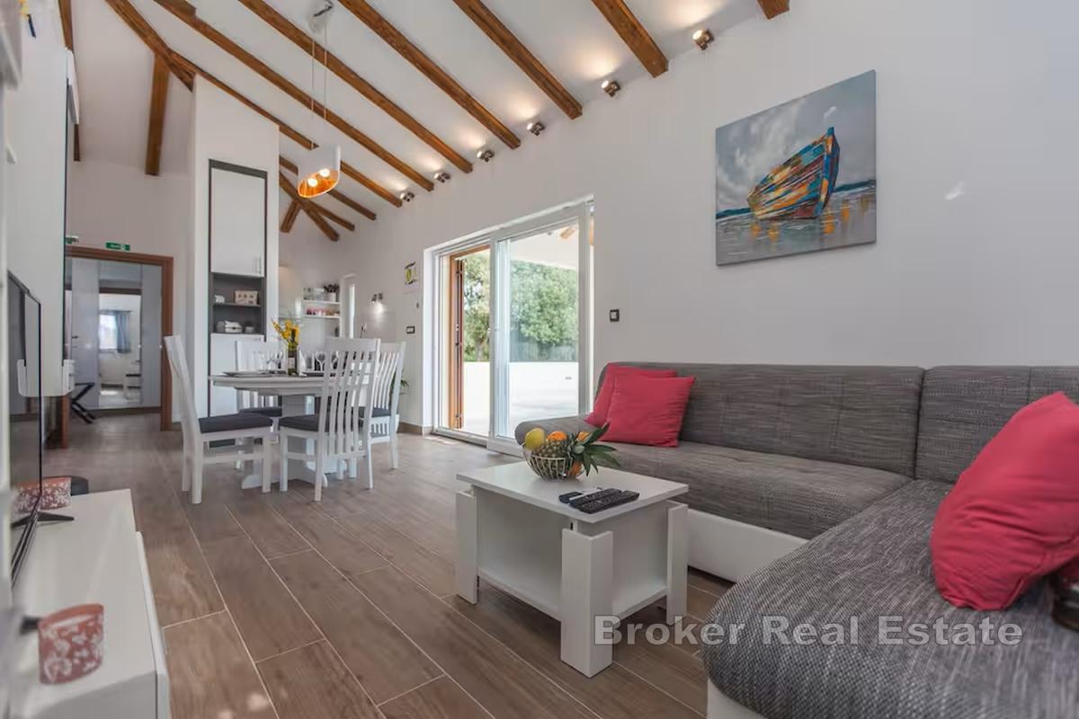 Dom z widokiem na morze i basenem