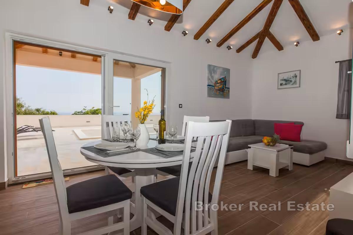 Casa con vista mare e piscina