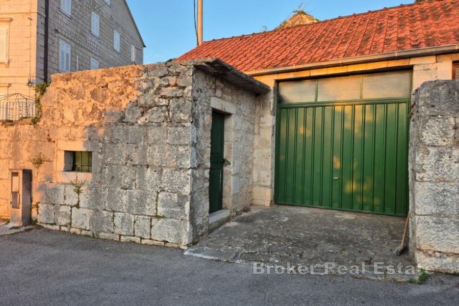 Zrúcané kamenné domy na rekonštrukciu