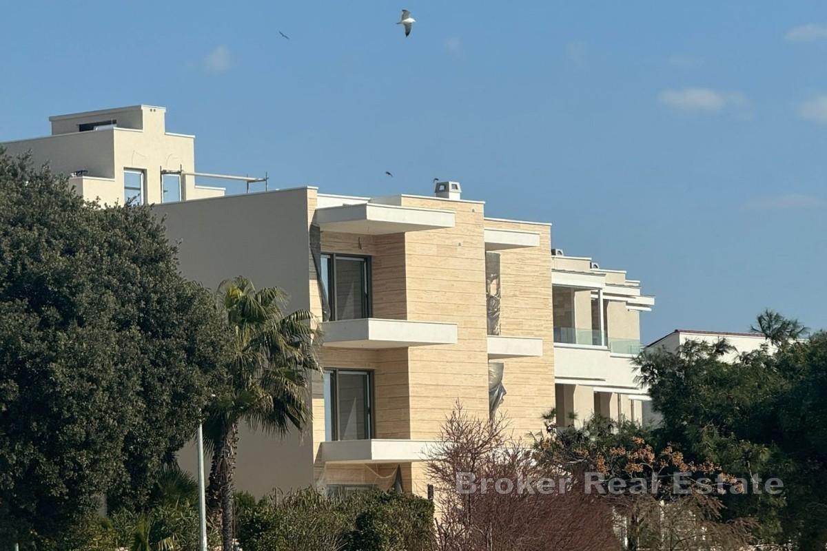 Dvoetažni penthouse s otvorenim pogledom na more