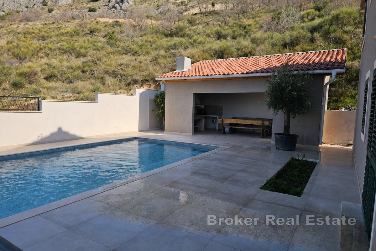 Freistehendes Haus mit Pool