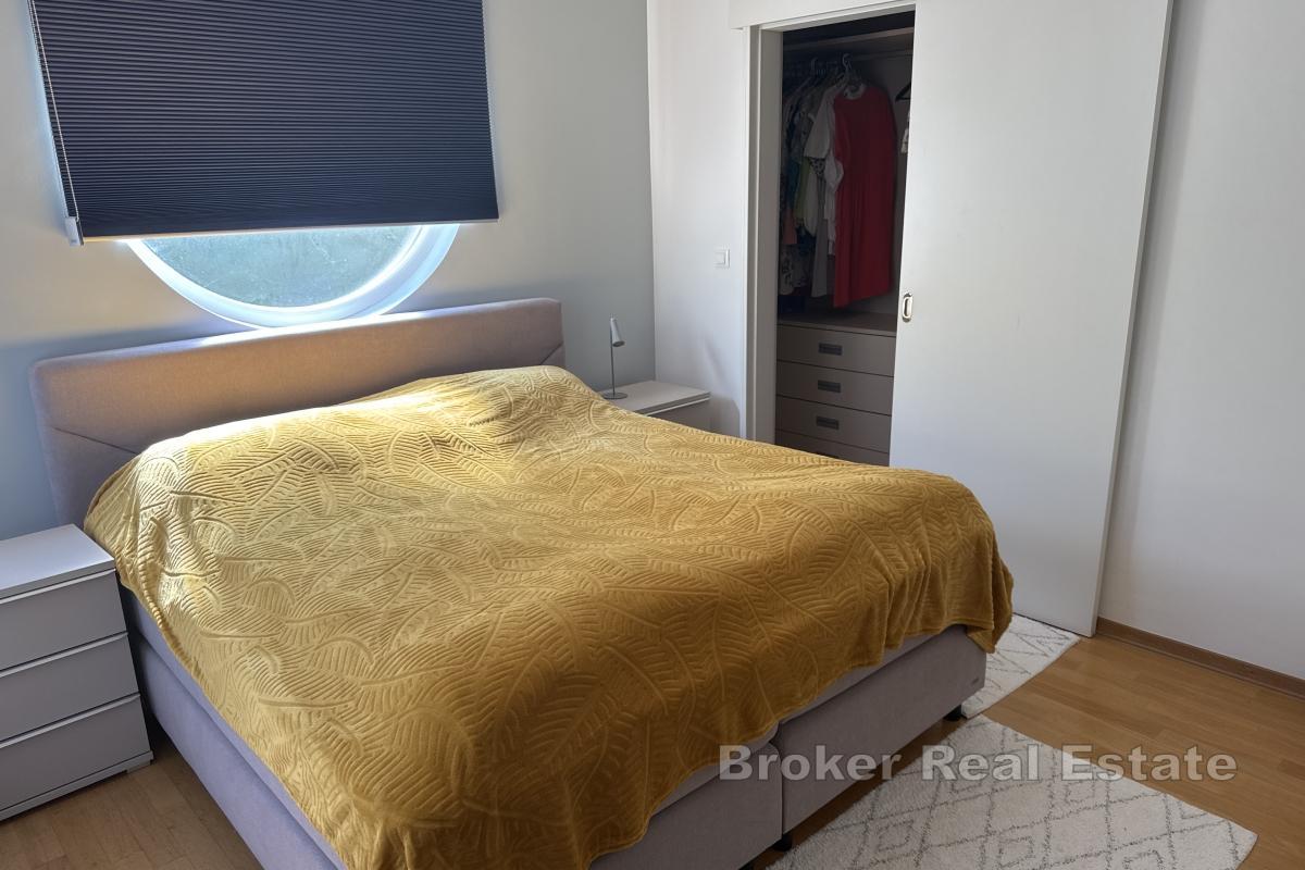 4-Zimmer-Wohnung mit Terrasse, Garten und Garage in Meeresnähe