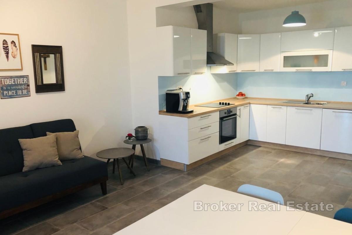 Dom z apartamentami i widokiem na morze