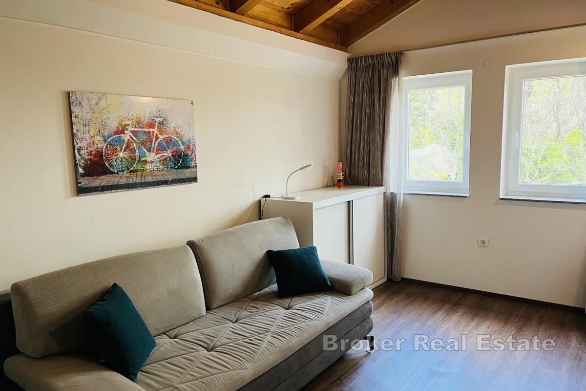 Dom z apartamentami i widokiem na morze
