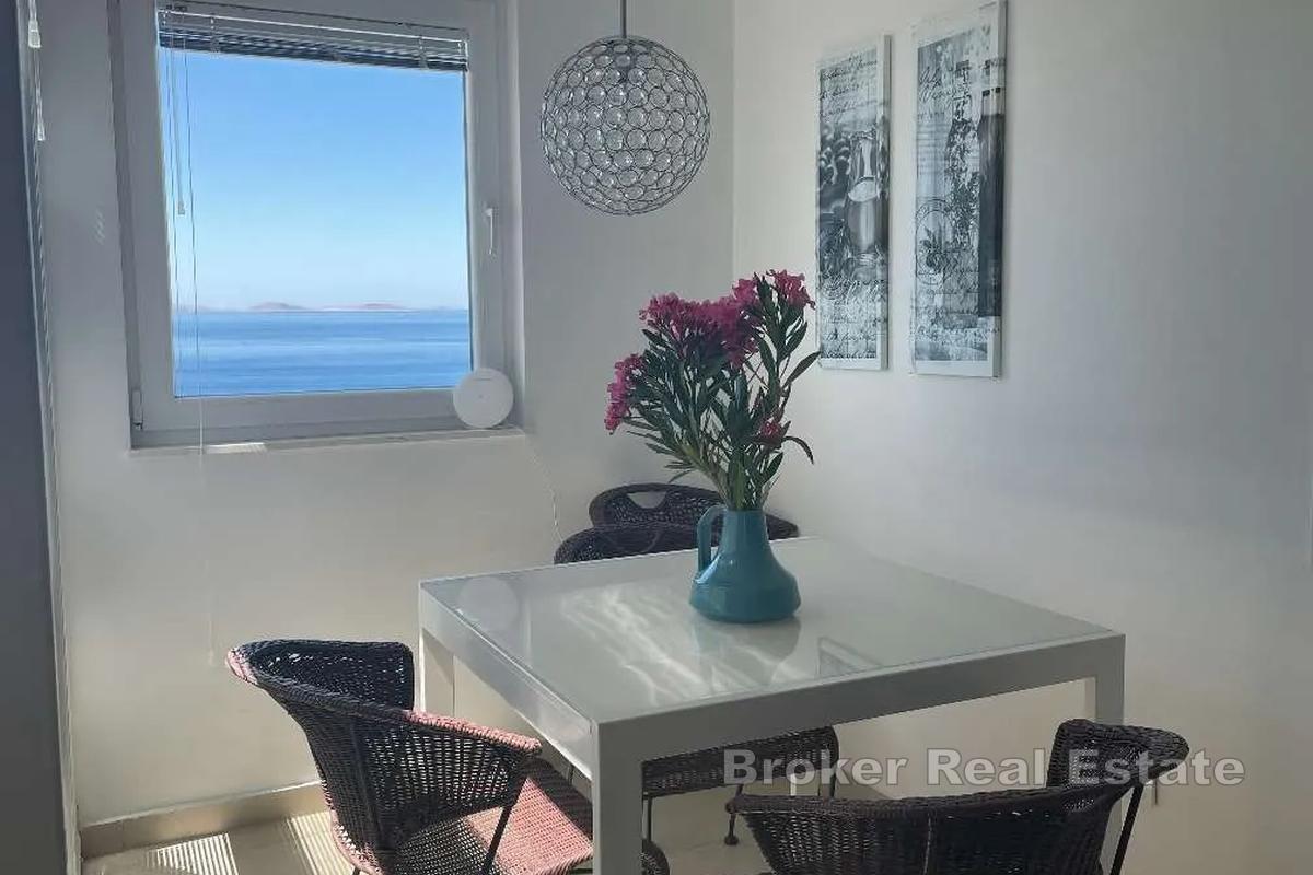 Due appartamenti con piscina e vista panoramica sul mare