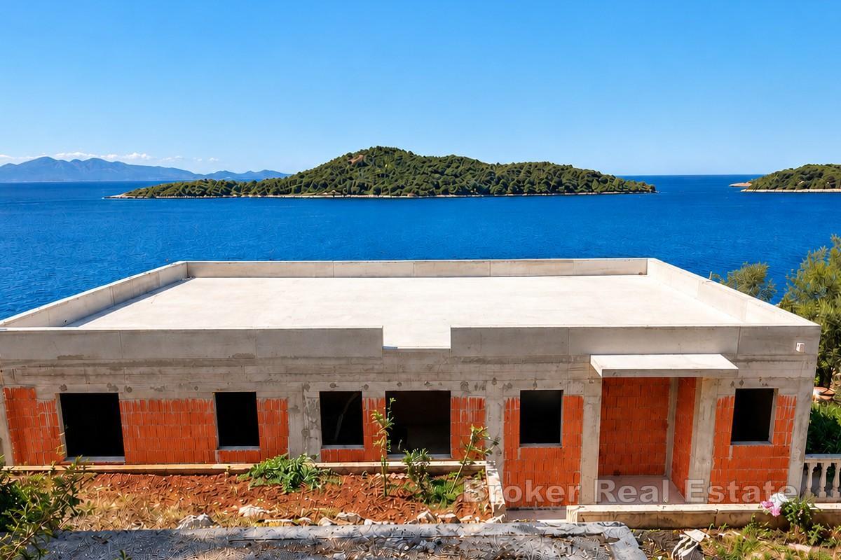 Apartmánový dům s bazénem a panoramatickým výhledem na moře