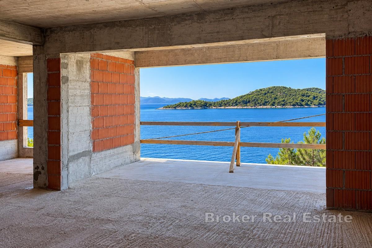 Apartmánový dům s bazénem a panoramatickým výhledem na moře