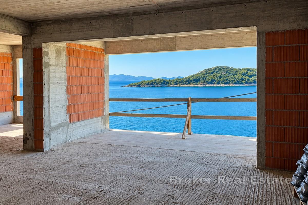 Apartmánový dům s bazénem a panoramatickým výhledem na moře