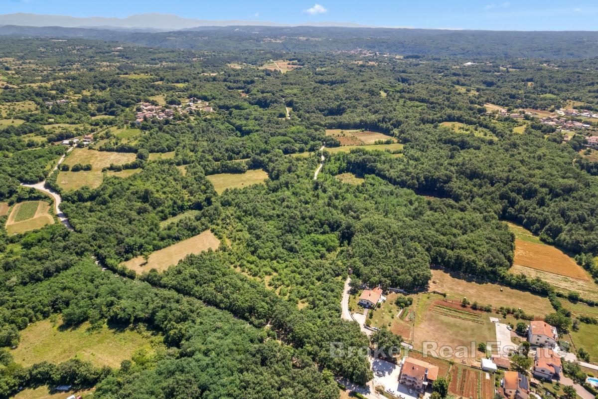 Terreno edificabile nell'entroterra tranquillo dell'Istria