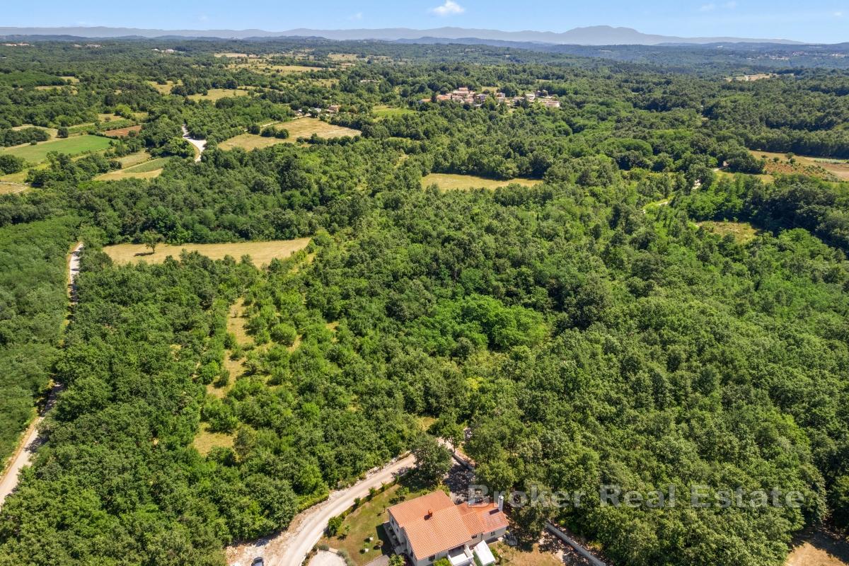 Terreno edificabile nell'entroterra tranquillo dell'Istria