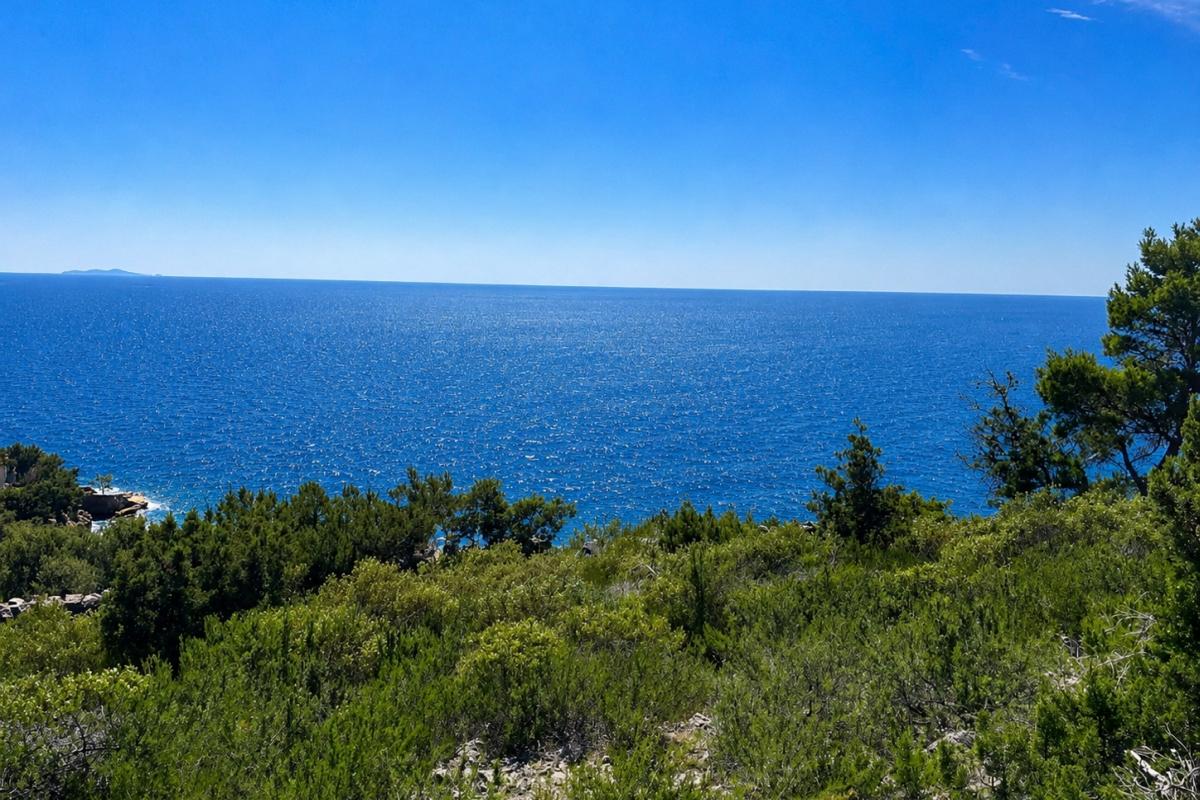 Terrain constructible avec vue dégagée sur la mer