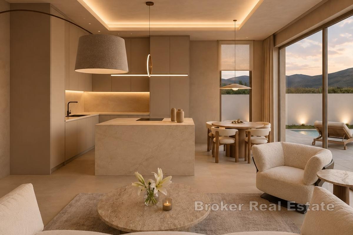 Przestronny apartament z trzema sypialniami i basenem, blisko plaży