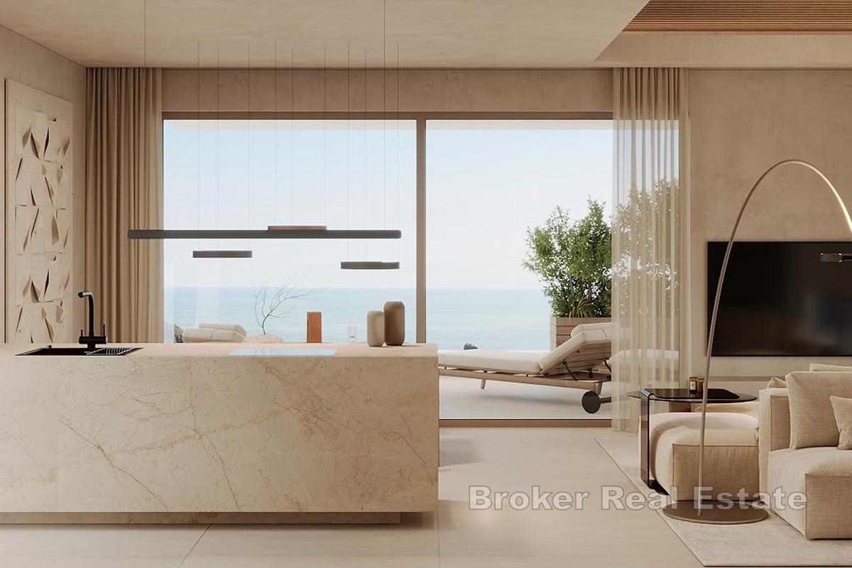 Przestronny apartament z trzema sypialniami i basenem, blisko plaży