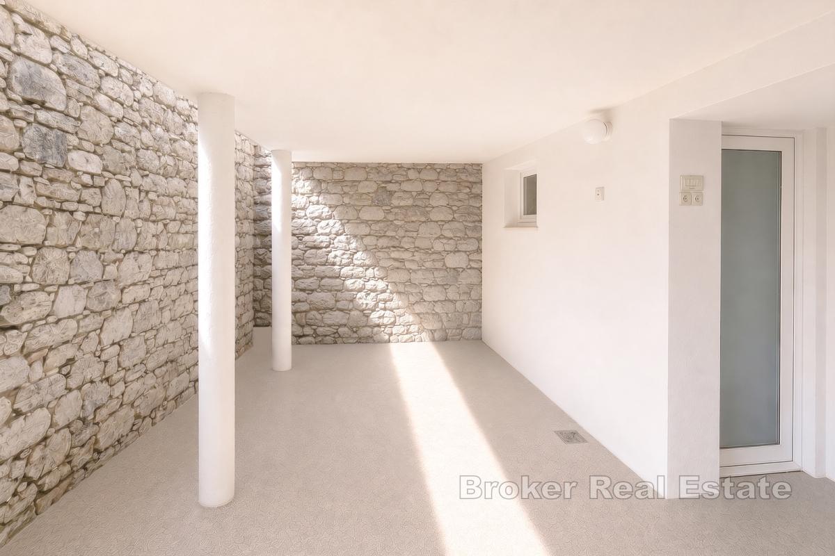 Dalmatínsky kamenný dom so súkromným dvorom v historickom centre