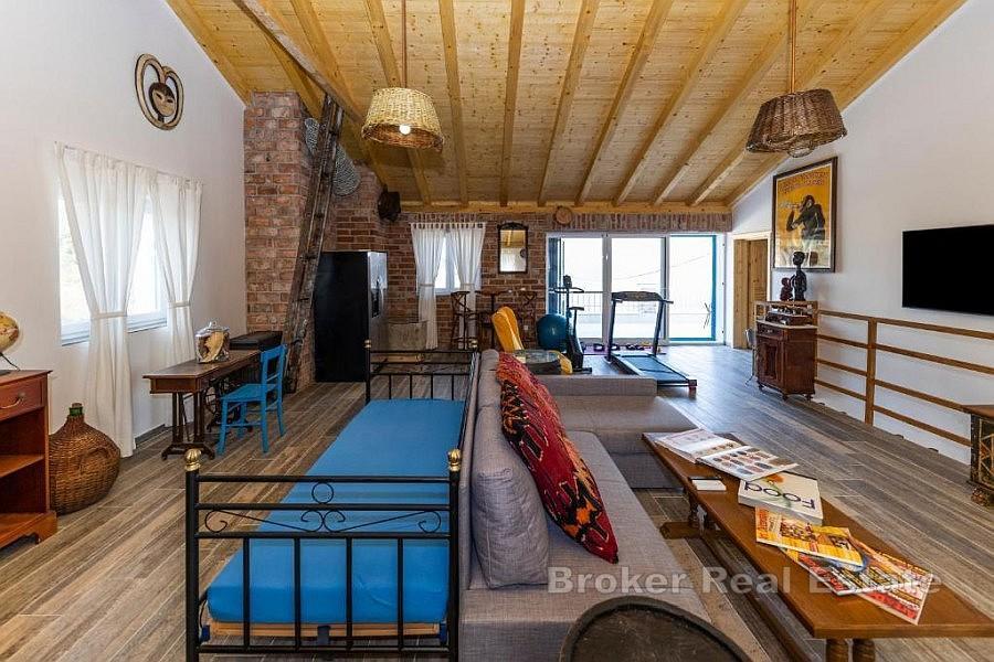Dalmatinische Villa mit Pool, Terrassen und Meerblick