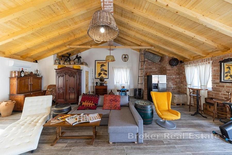 Dalmatinische Villa mit Pool, Terrassen und Meerblick