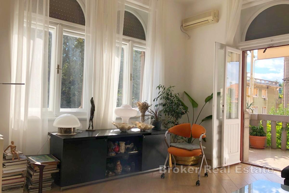 Appartamento con terrazza in una villa storica