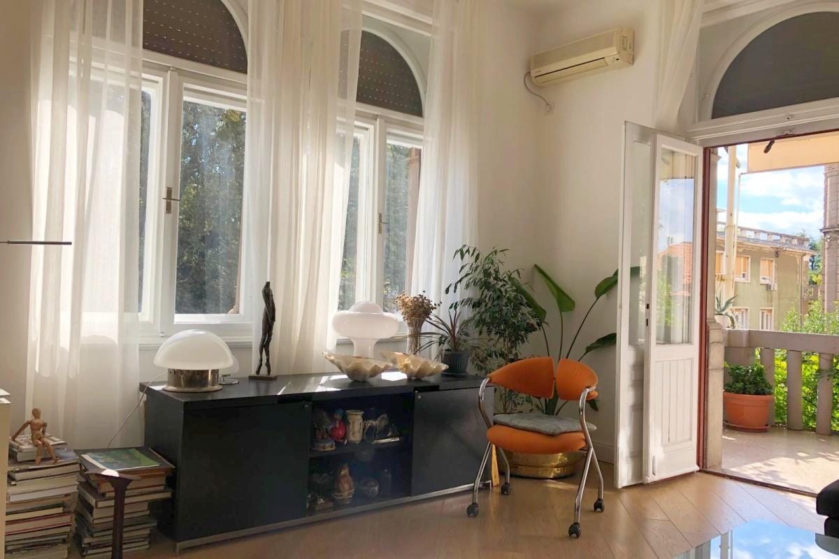 Appartamento con terrazza in una villa storica