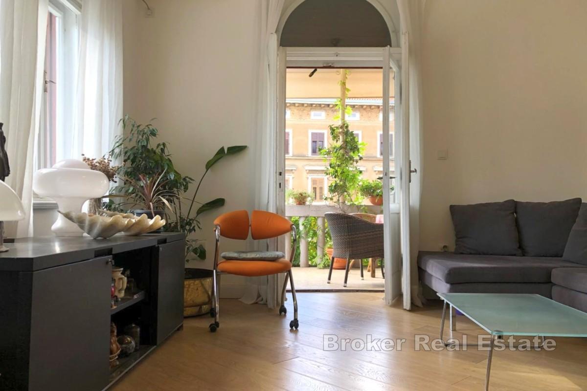 Appartamento con terrazza in una villa storica