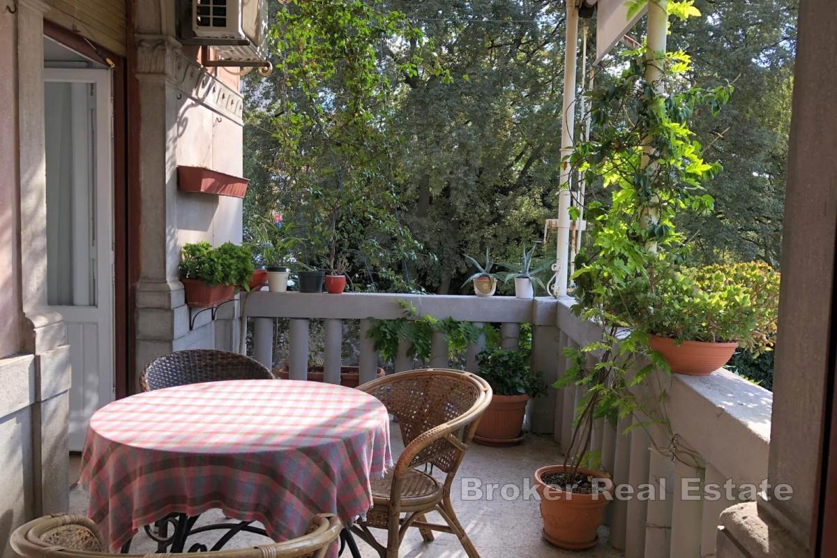 Appartamento con terrazza in una villa storica