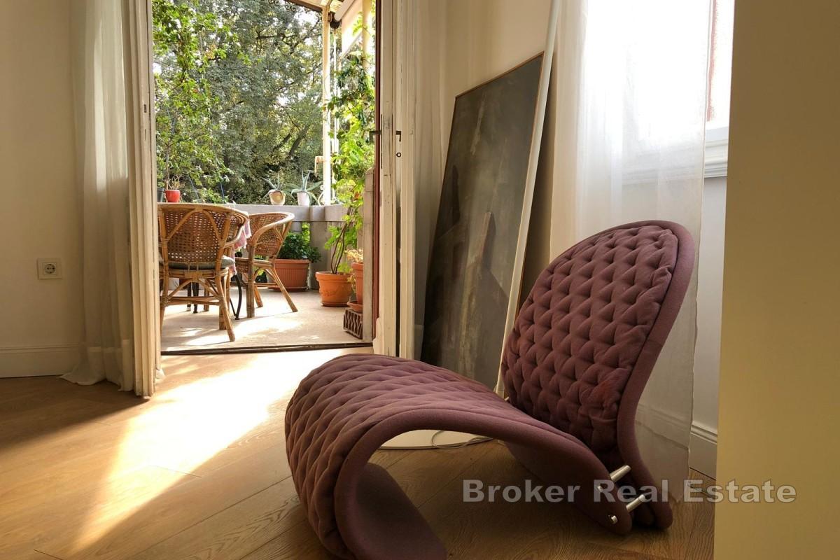 Appartamento con terrazza in una villa storica