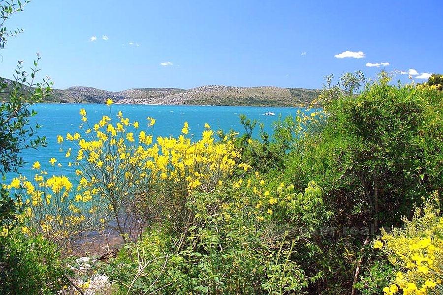 Blízko Šibenik - zemědělská půda