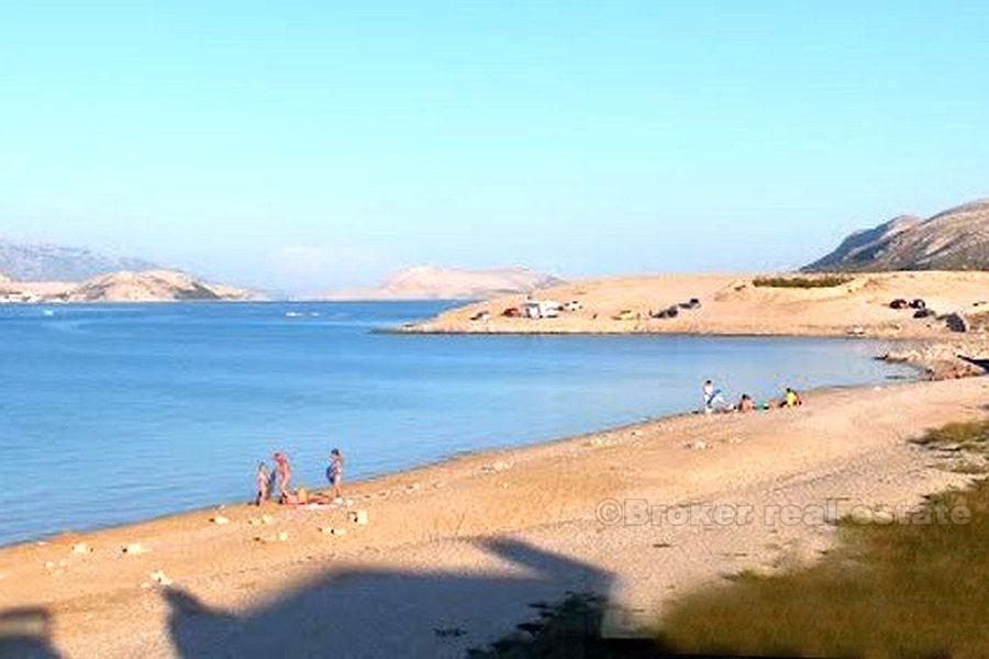 île de fins touristiques de l'intrigue du bâtiment Pag + parcelle agricole