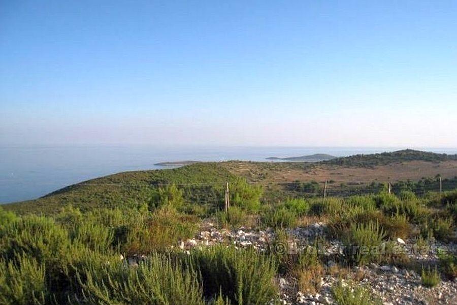 Wyspa Vis, użytki rolne w atrakcyjnej lokalizacji