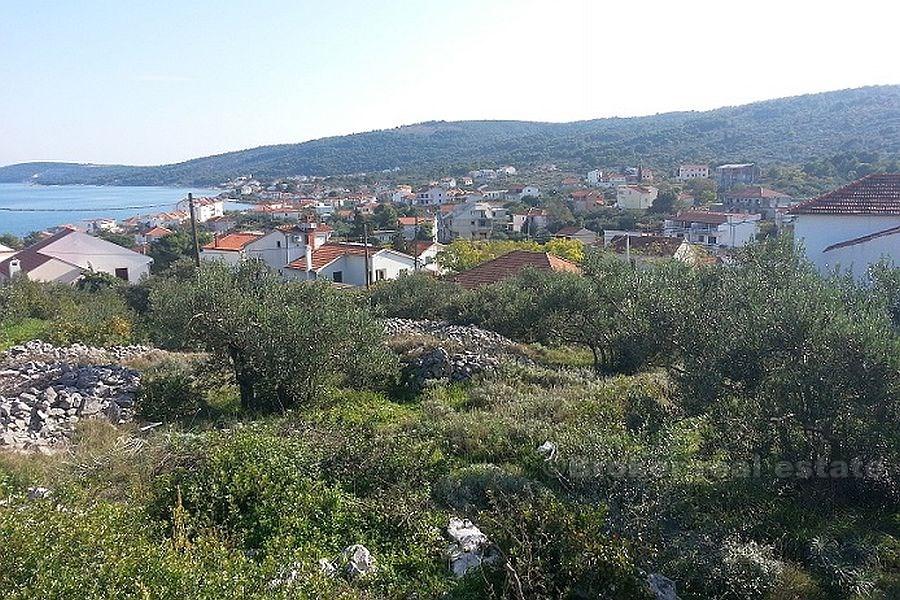 Ciovo, plusieurs terrains à bâtir près de la mer!