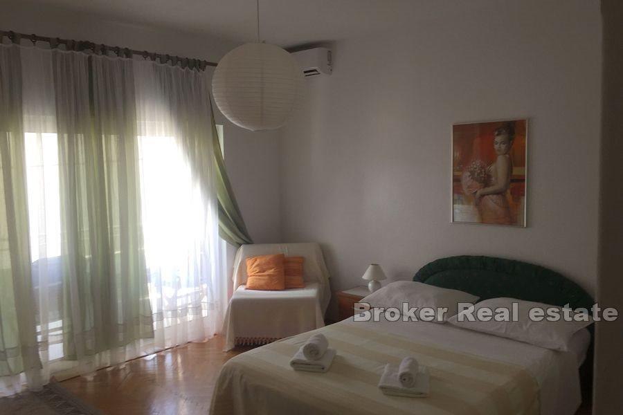 Makarska - Immeuble près de la mer