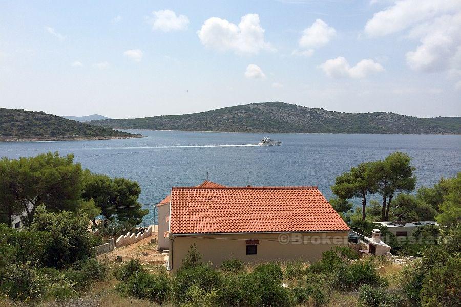 øya Kaprije. Bygge land