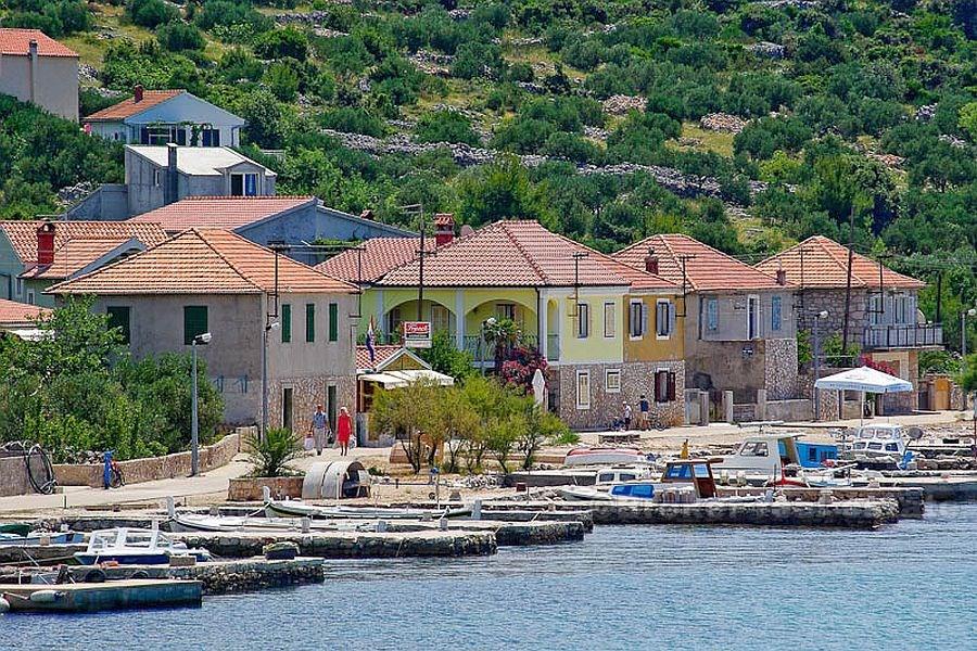 øya Kaprije. Bygge land