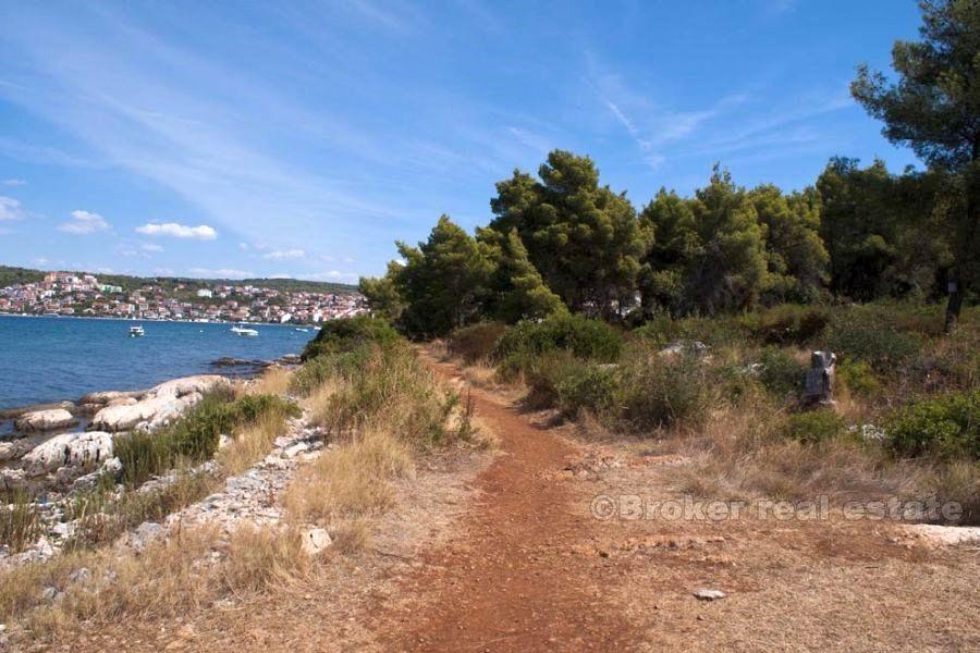 Otok Čiovo, građevinsko zemljište, prvi red do mora