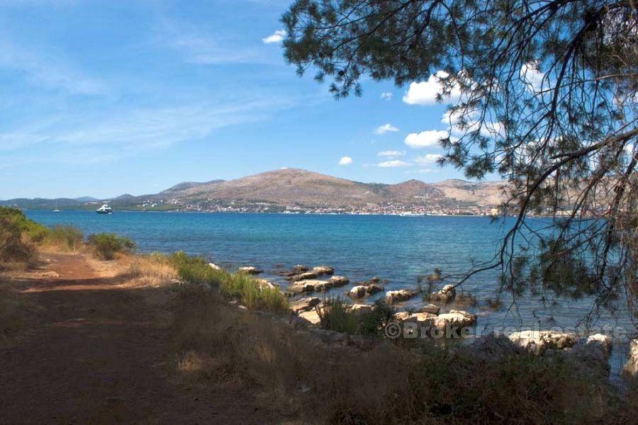 Otok Čiovo, građevinsko zemljište, prvi red do mora