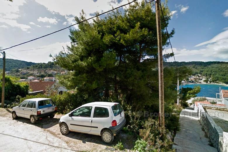 Øya Solta, to byggeplasser, 2. og 3. rad fra sjøen