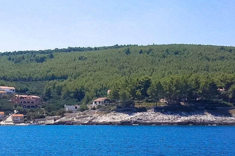 Island of Korcula, large building land 150m from the sea