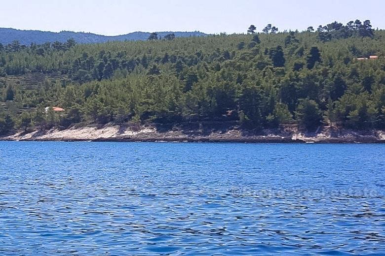 Island of Korcula, large building land 150m from the sea