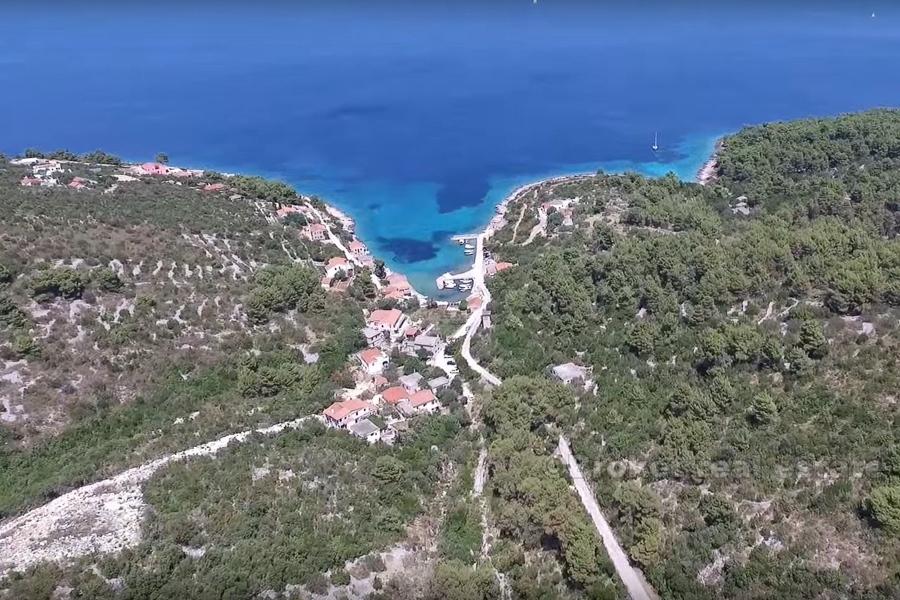 Île de Solta, terrain constructible avec vue sur la mer