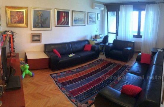 Split, confortevole appartamento di tre camere da letto